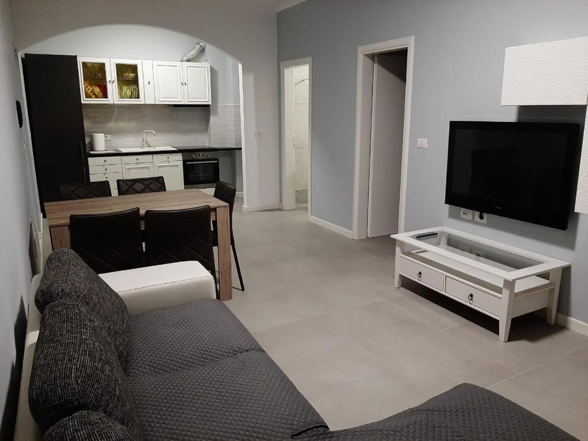 Junik Apartment Orikum Esterno foto